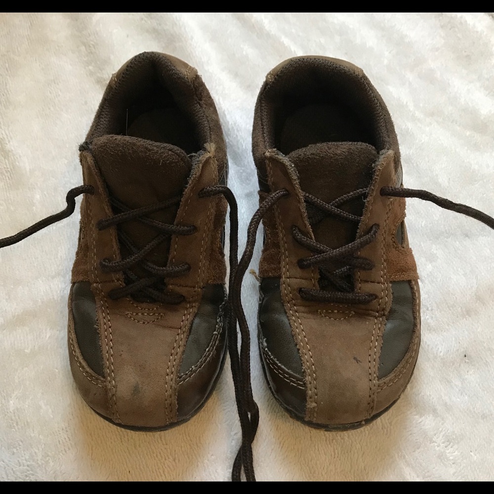 Oshkosh Boys Leather Shoes Sz 9